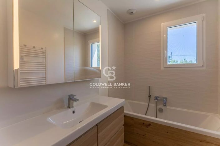 Image No.30-4 Bed House for sale