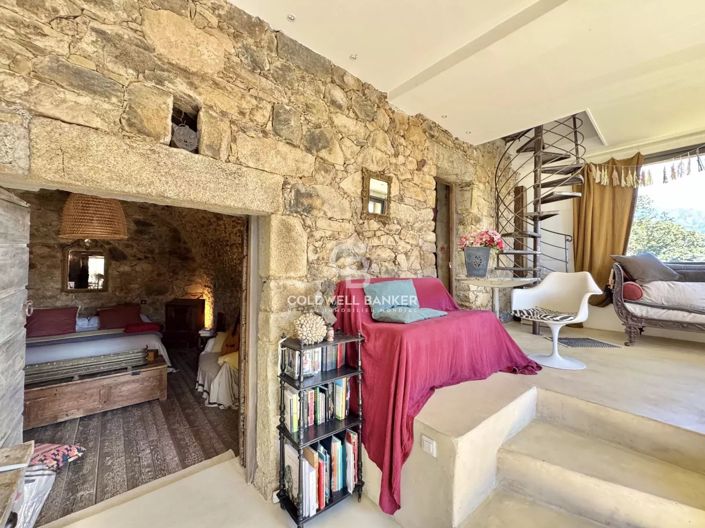 Image No.17-4 Bed House for sale