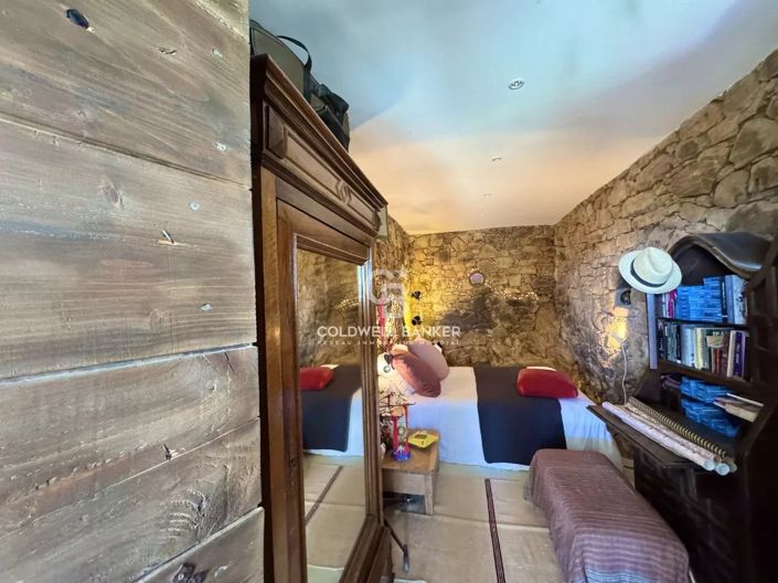 Image No.19-4 Bed House for sale