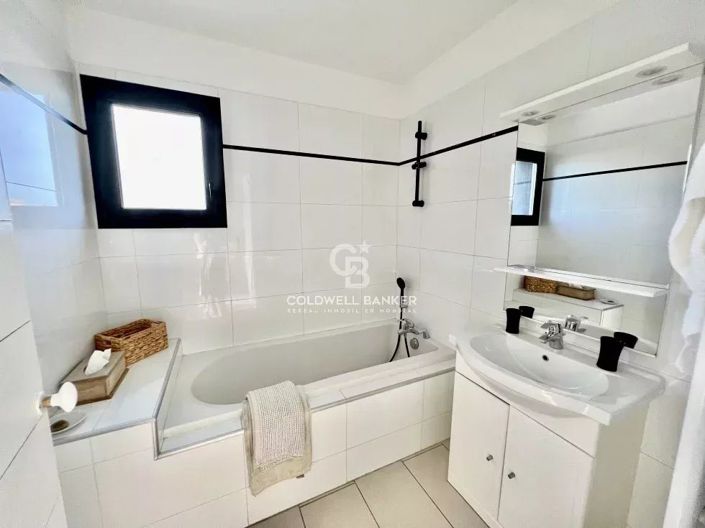 Image No.15-4 Bed House for sale