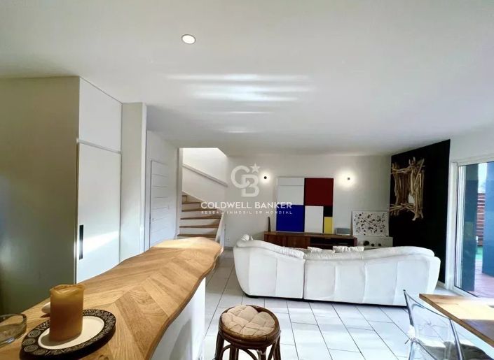 Image No.8-4 Bed House for sale