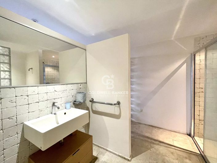 Image No.18-10 Bed House for sale