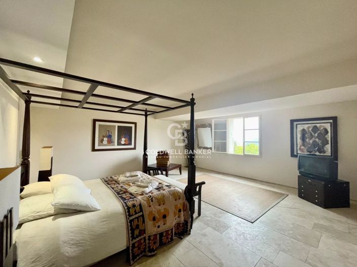 Image No.21-10 Bed House for sale