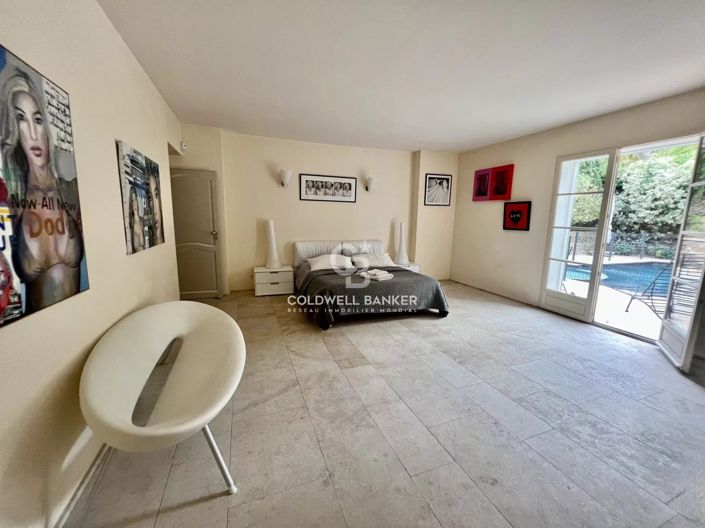 Image No.25-10 Bed House for sale