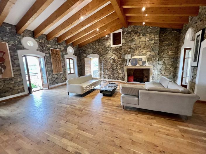 Image No.28-10 Bed House for sale