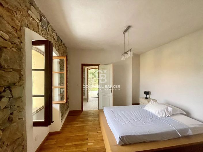 Image No.30-10 Bed House for sale
