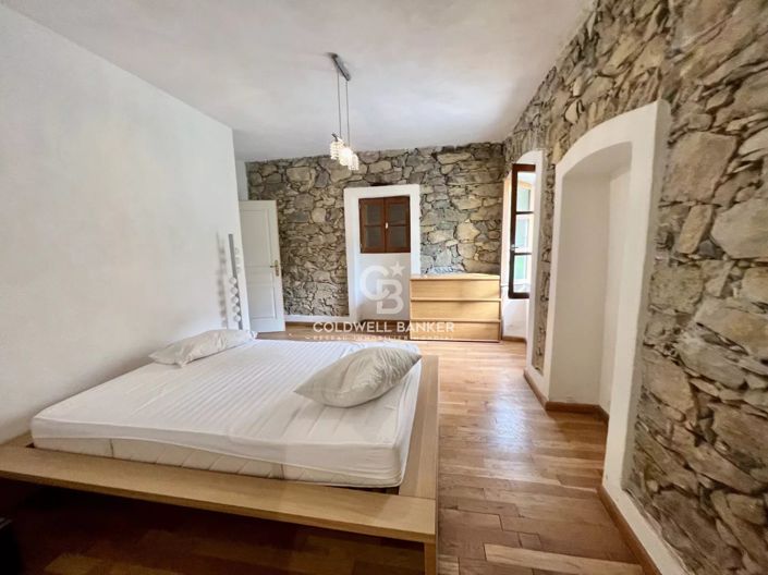 Image No.33-10 Bed House for sale