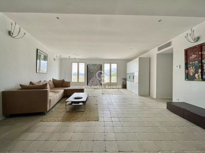 Image No.37-10 Bed House for sale