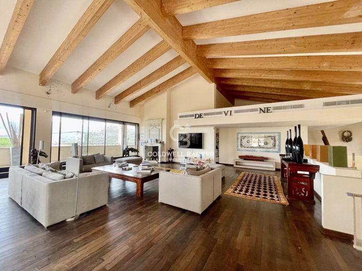 Image No.4-10 Bed House for sale