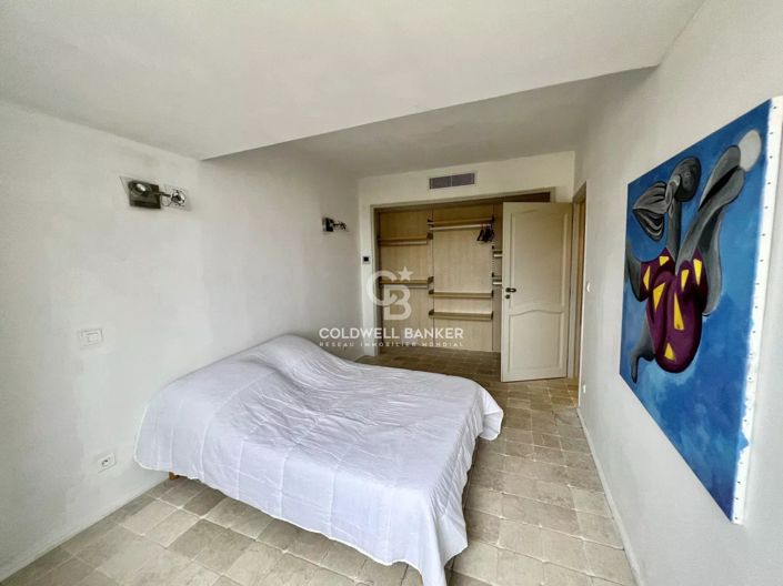Image No.42-10 Bed House for sale