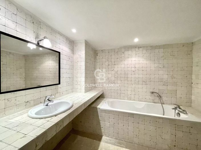 Image No.43-10 Bed House for sale