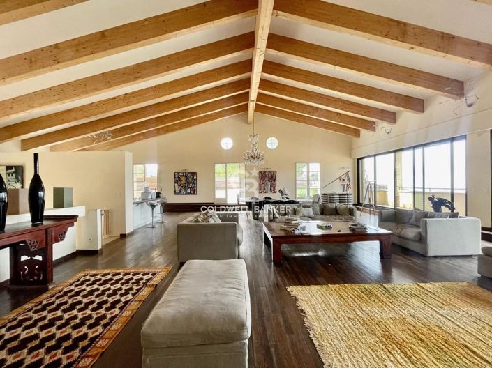 Image No.6-10 Bed House for sale