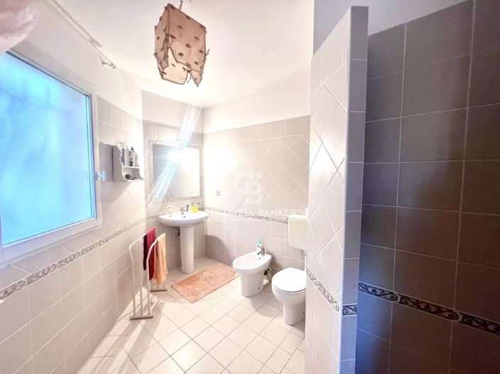 Image No.17-3 Bed House for sale