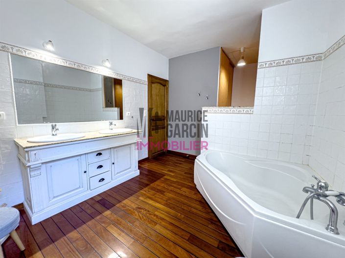 Image No.17-5 Bed House for sale