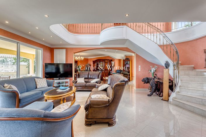 Image No.10-5 Bed House for sale