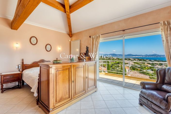 Image No.12-5 Bed House for sale