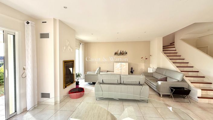 Image No.2-4 Bed House for sale