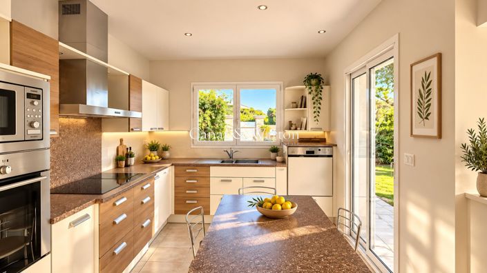 Image No.2-4 Bed House for sale