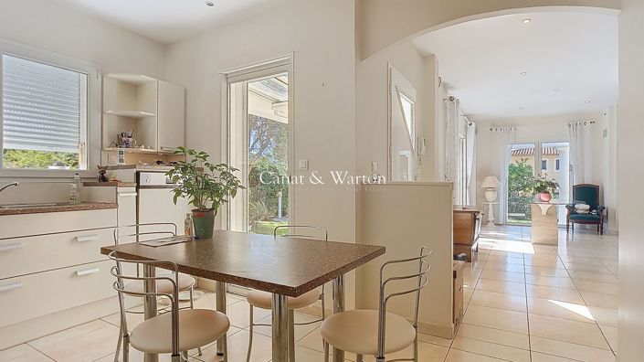 Image No.6-4 Bed House for sale
