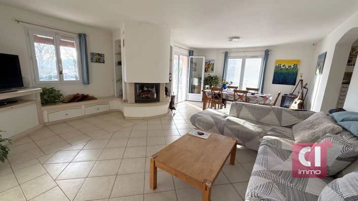Image No.6-4 Bed House for sale