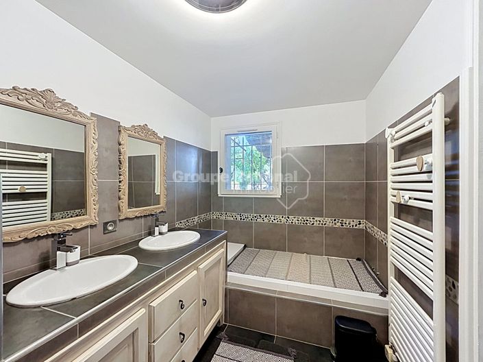 Image No.8-3 Bed House for sale