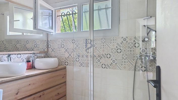 Image No.17-5 Bed House for sale