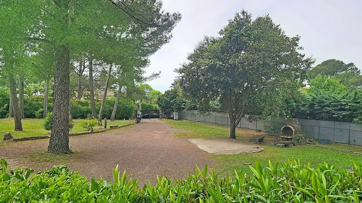 Image No.6-5 Bed House for sale