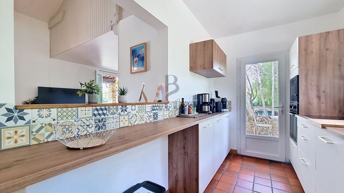 Image No.7-5 Bed House for sale
