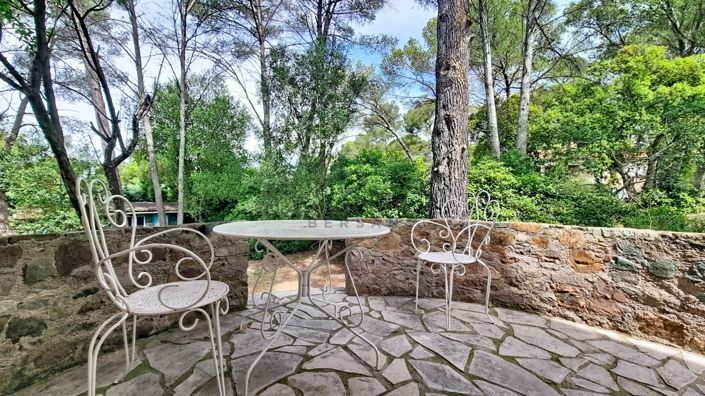 Image No.8-5 Bed House for sale