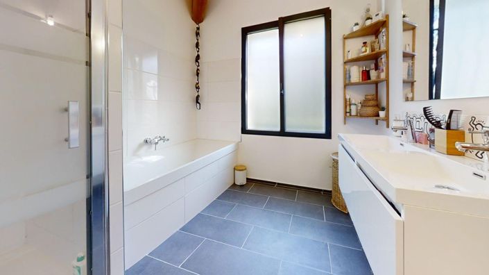 Image No.12-4 Bed House for sale