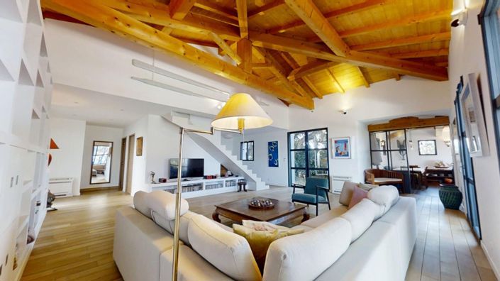 Image No.6-4 Bed House for sale