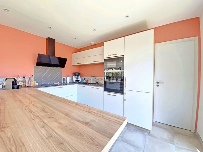 Image No.3-4 Bed House for sale
