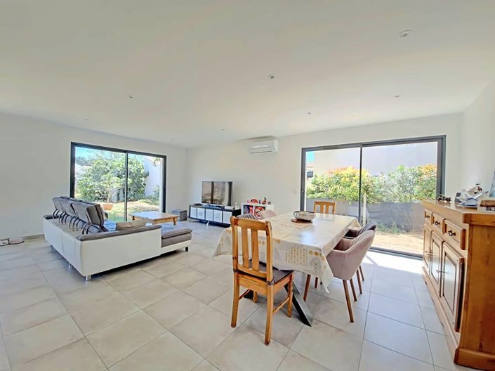 Image No.4-4 Bed House for sale