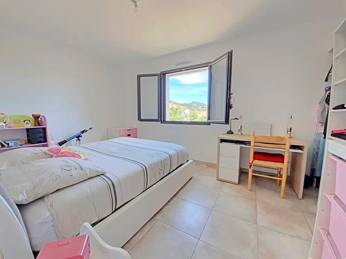 Image No.7-4 Bed House for sale