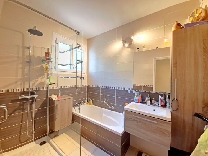 Image No.11-4 Bed House for sale