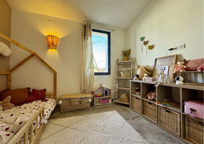 Image No.8-3 Bed House for sale
