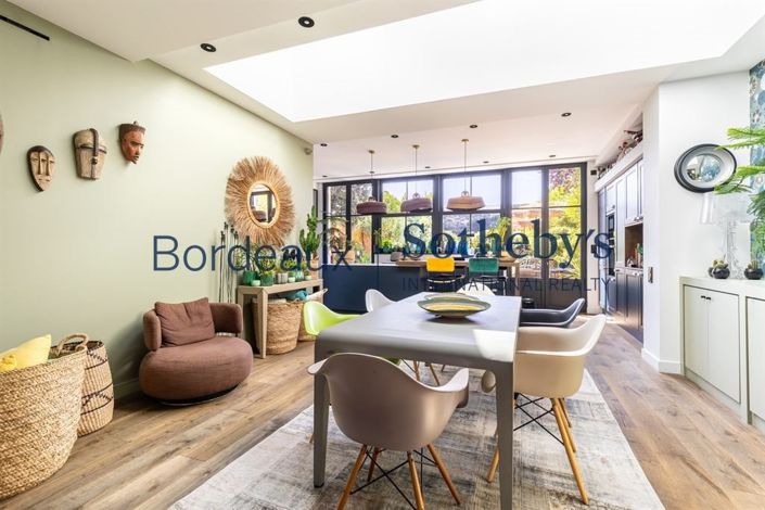 Image No.10-3 Bed House for sale