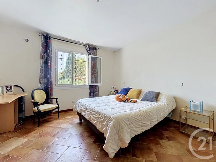 Image No.10-3 Bed House for sale