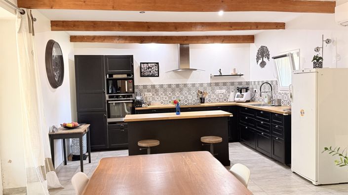 Image No.4-8 Bed House for sale