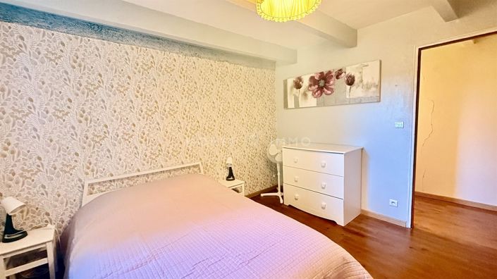 Image No.8-8 Bed House for sale