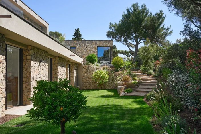 Image No.10-6 Bed House for sale
