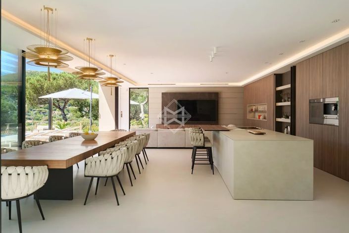 Image No.14-6 Bed House for sale