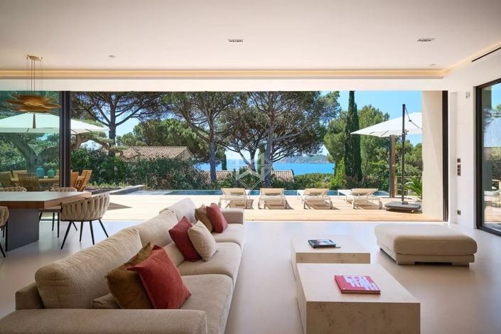 Image No.16-6 Bed House for sale