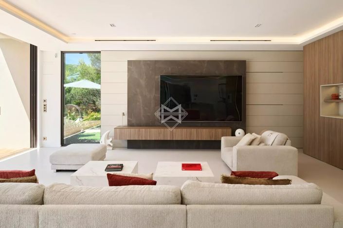 Image No.17-6 Bed House for sale