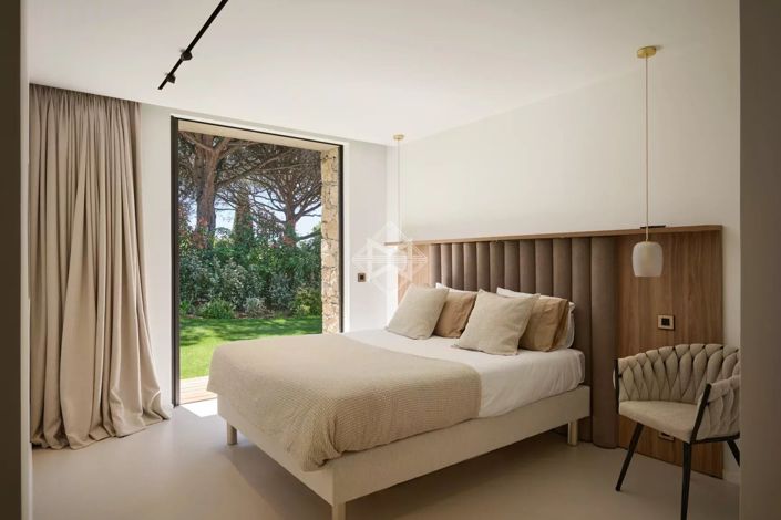 Image No.21-6 Bed House for sale