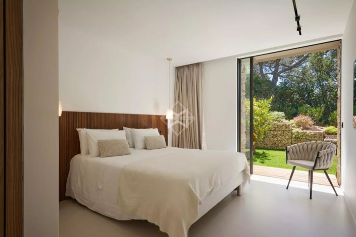 Image No.23-6 Bed House for sale