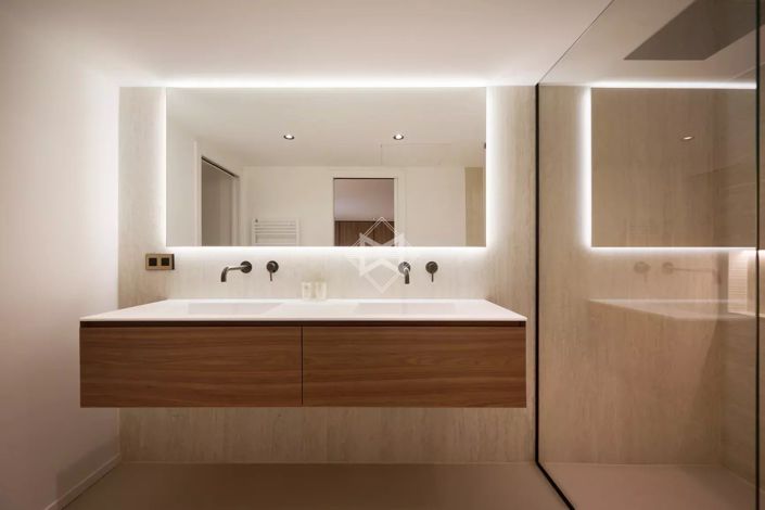 Image No.24-6 Bed House for sale