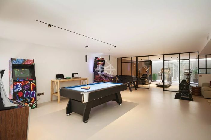 Image No.26-6 Bed House for sale