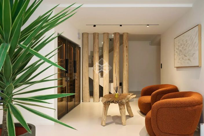 Image No.28-6 Bed House for sale