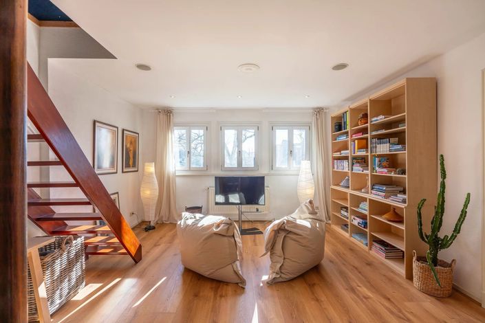 Image No.24-5 Bed House for sale